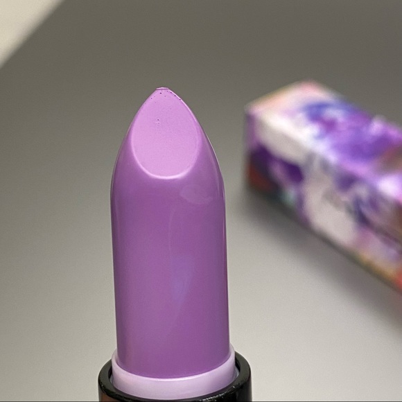 MAC Forget-Me-Naughty Lipstick - Picture 8 of 12